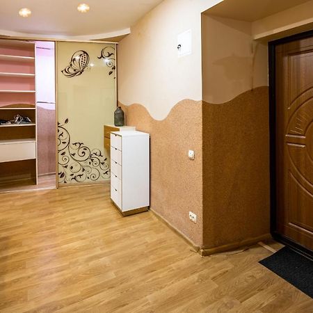 The Main Square! 2 Separated Bedrooms, Balcony Лвив Екстериор снимка