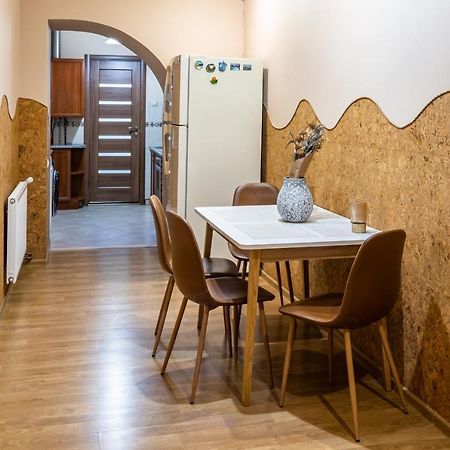 The Main Square! 2 Separated Bedrooms, Balcony Лвив Екстериор снимка