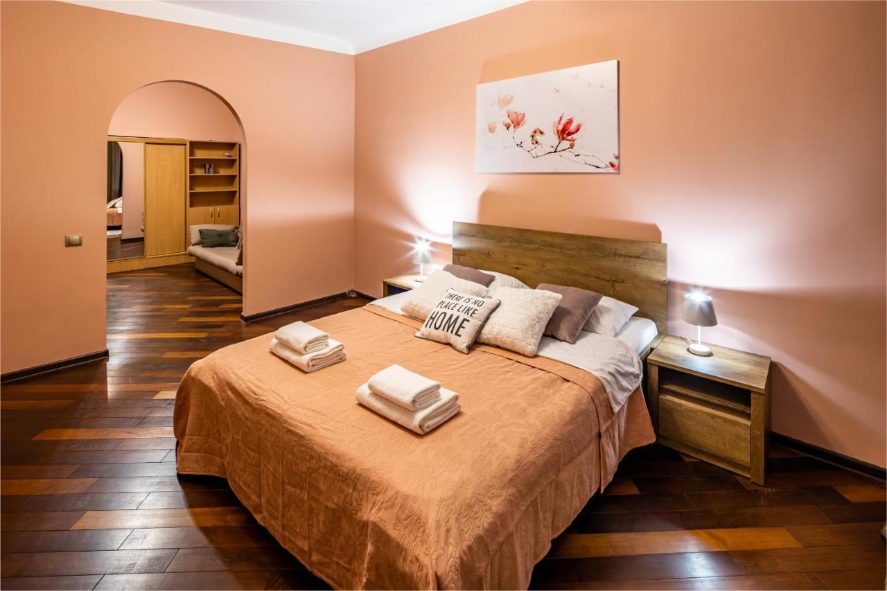 The Main Square! 2 Separated Bedrooms, Balcony Лвив Екстериор снимка