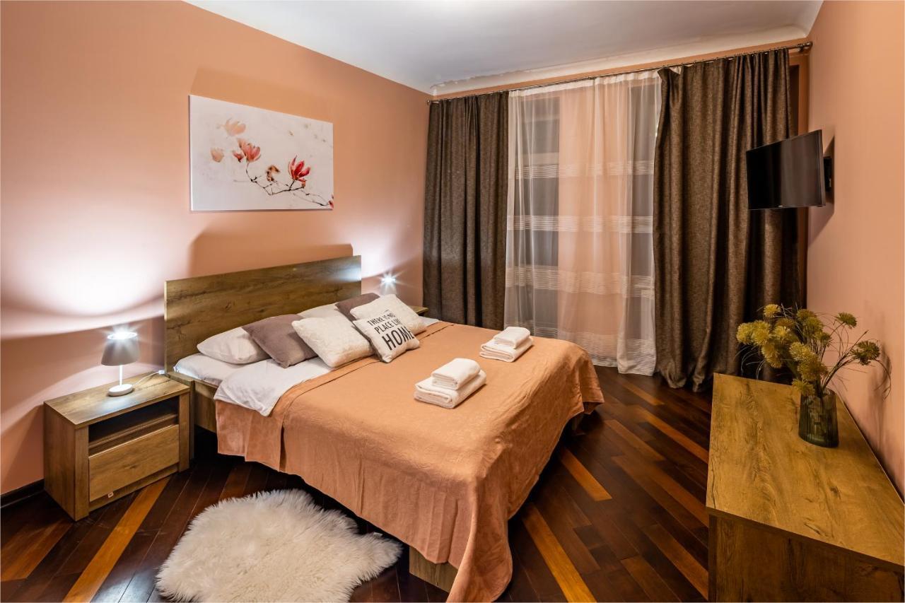 The Main Square! 2 Separated Bedrooms, Balcony Лвив Екстериор снимка