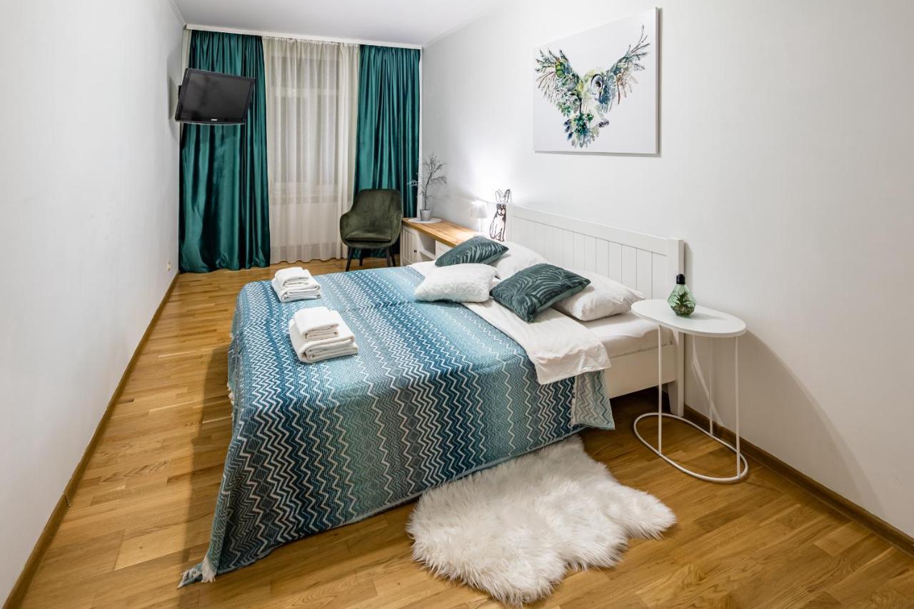 The Main Square! 2 Separated Bedrooms, Balcony Лвив Екстериор снимка