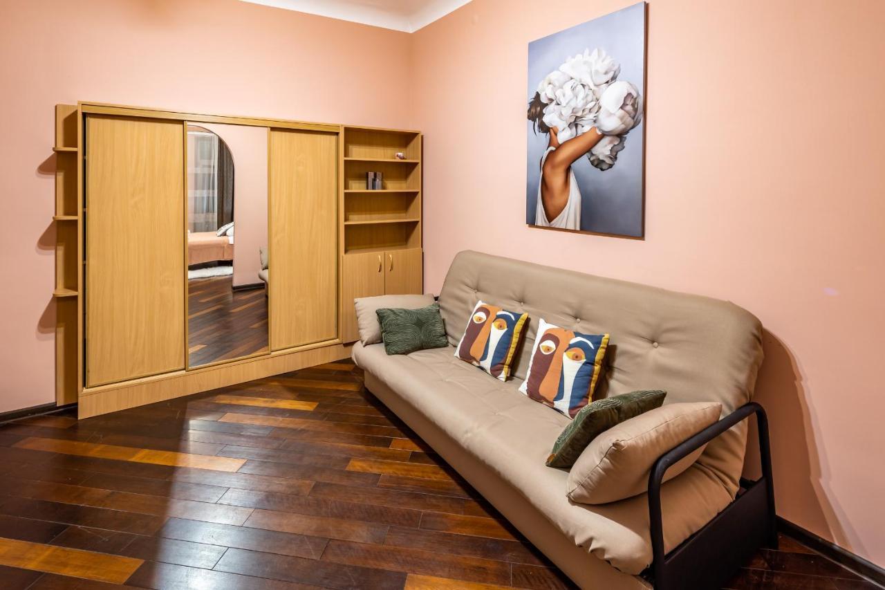 The Main Square! 2 Separated Bedrooms, Balcony Лвив Екстериор снимка