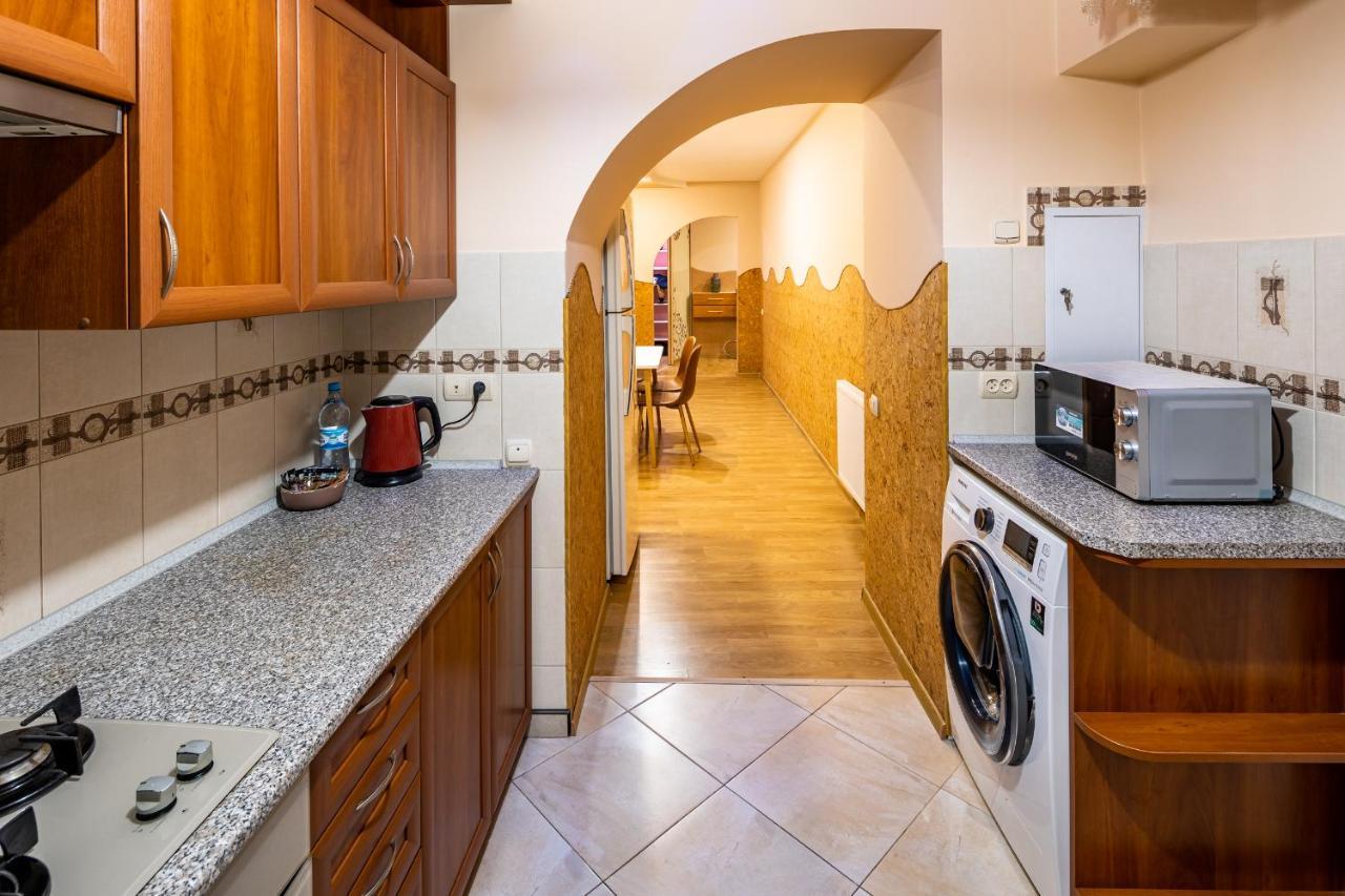 The Main Square! 2 Separated Bedrooms, Balcony Лвив Екстериор снимка