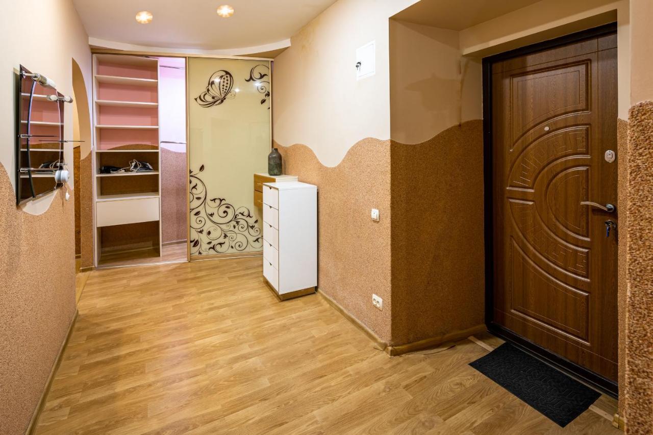 The Main Square! 2 Separated Bedrooms, Balcony Лвив Екстериор снимка