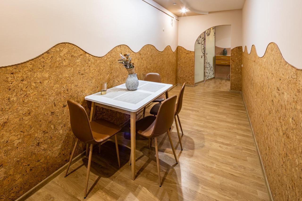 The Main Square! 2 Separated Bedrooms, Balcony Лвив Екстериор снимка