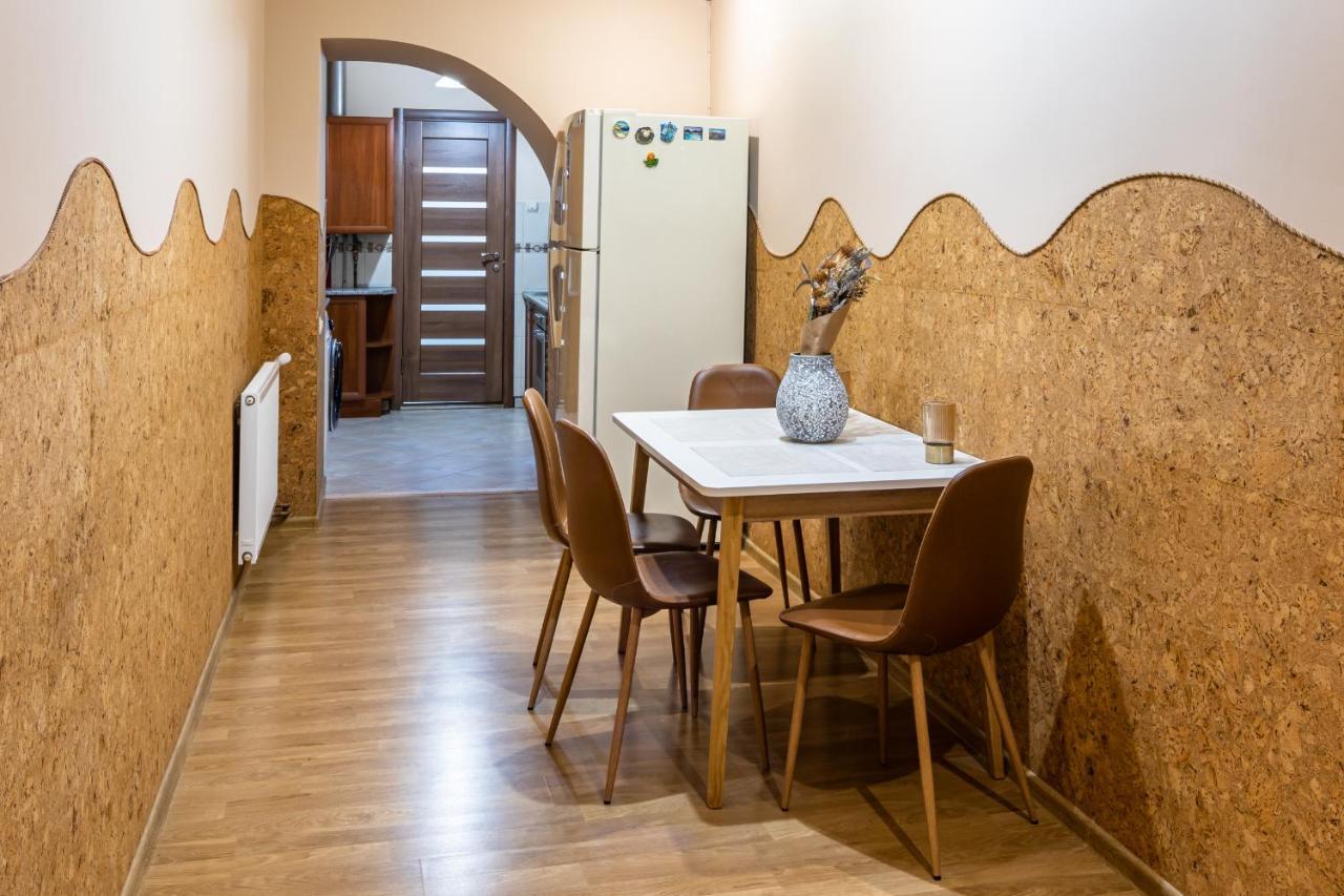 The Main Square! 2 Separated Bedrooms, Balcony Лвив Екстериор снимка