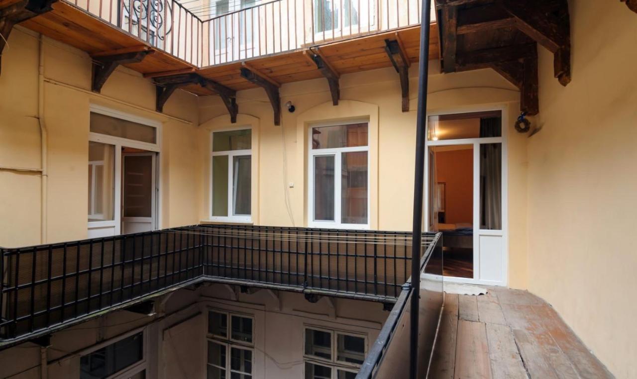 The Main Square! 2 Separated Bedrooms, Balcony Лвив Екстериор снимка