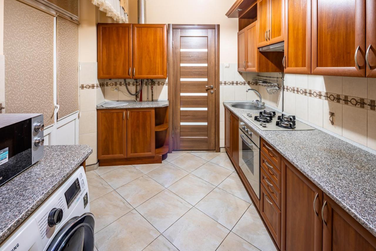 The Main Square! 2 Separated Bedrooms, Balcony Лвив Екстериор снимка